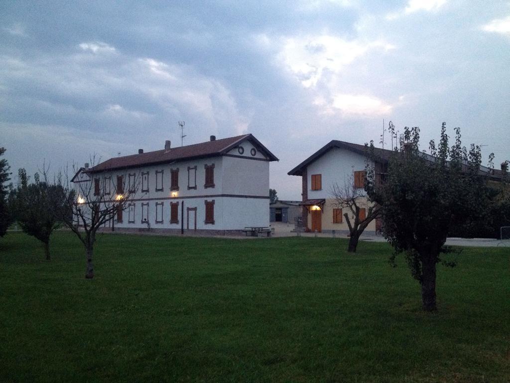Bed And Breakfast Azienda Agricola Cascina Salazzara Magenta Eksteriør billede