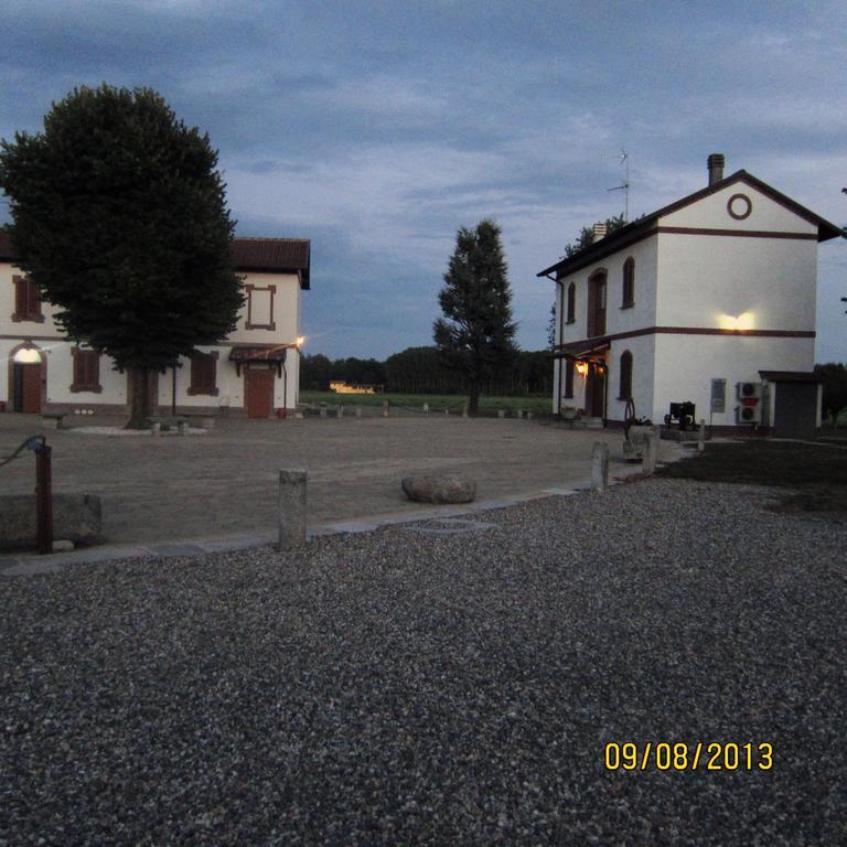 Bed And Breakfast Azienda Agricola Cascina Salazzara Magenta Eksteriør billede
